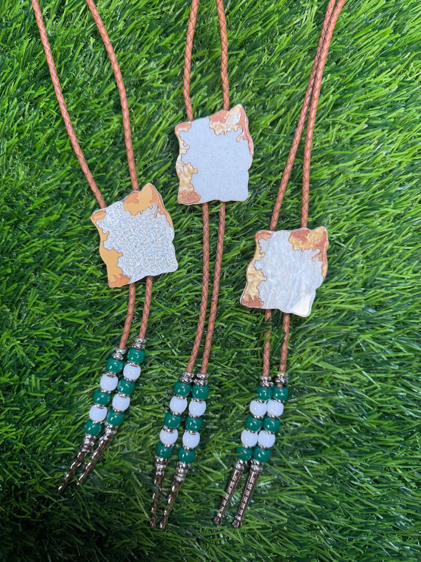 Beignet Bolo Tie - Green Beads