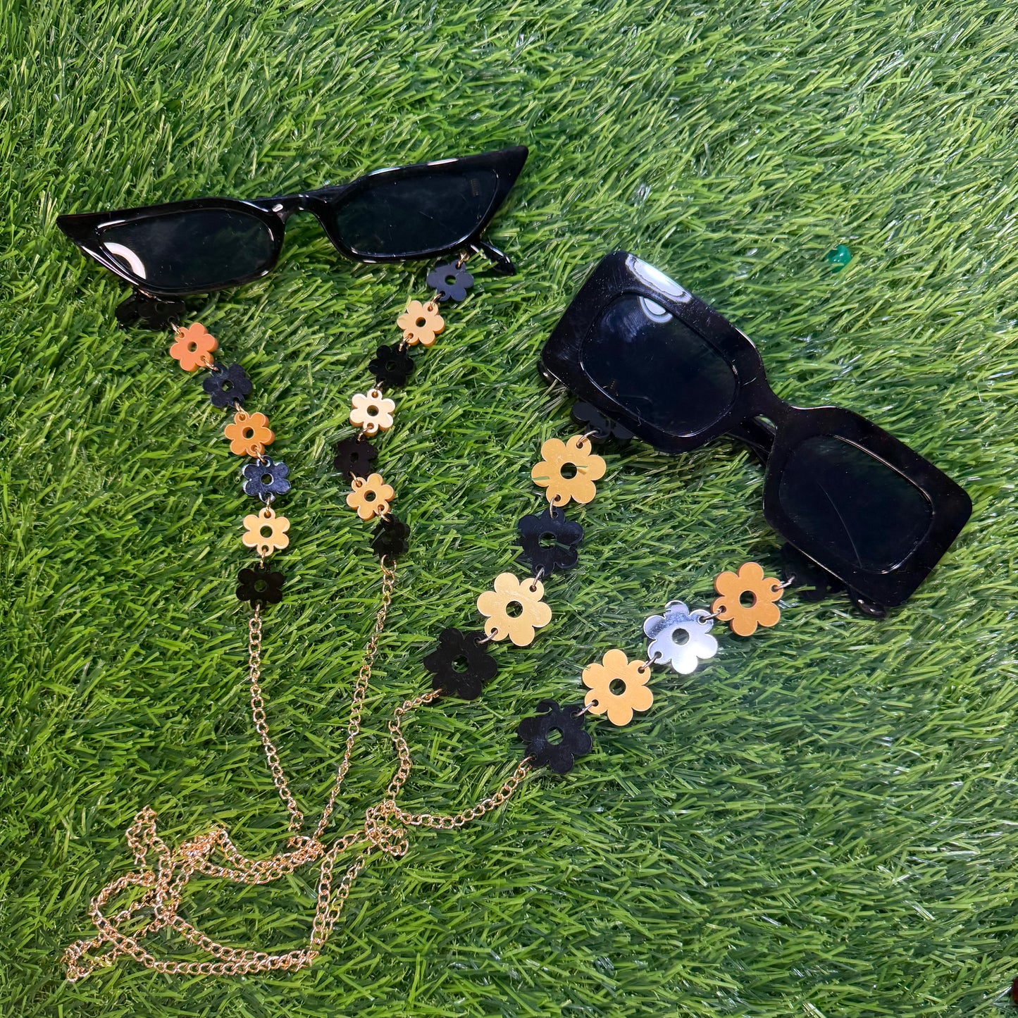 Black and Gold Flower Sunglasses Chain