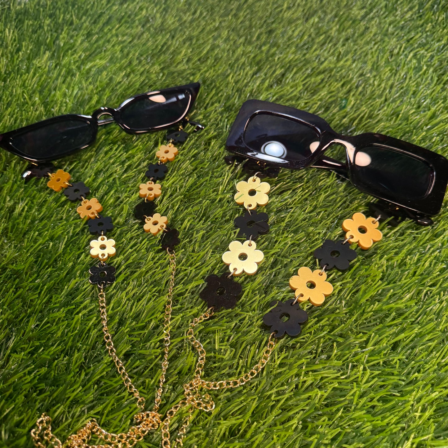 Black and Gold Flower Sunglasses Chain