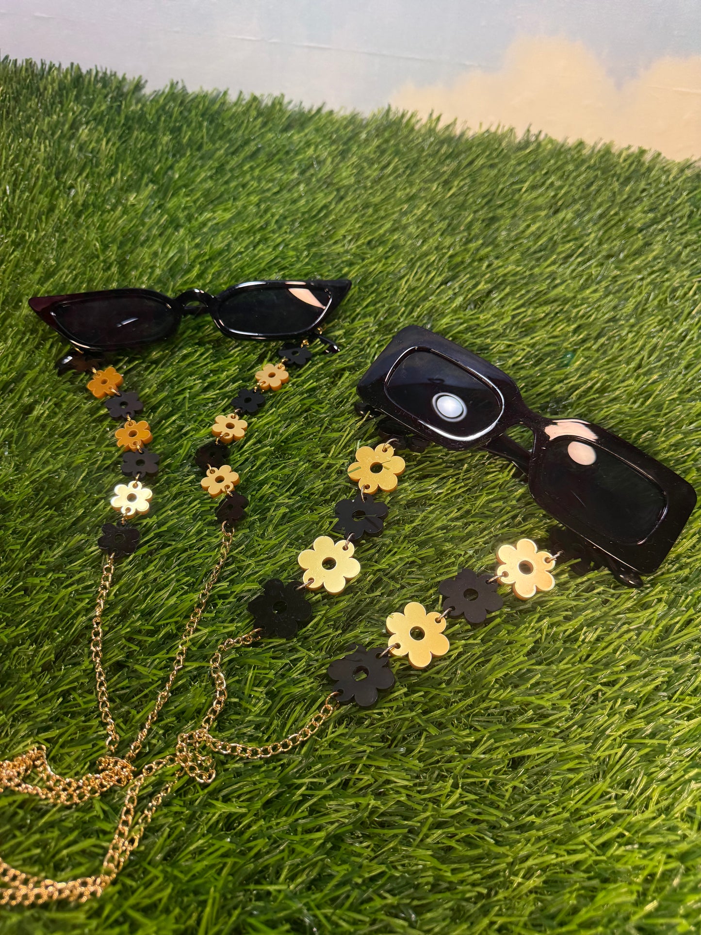 Black and Gold Flower Sunglasses Chain