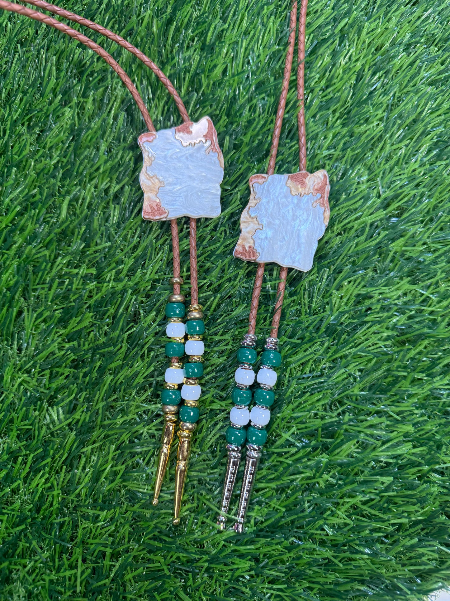 Beignet Bolo Tie - Green Beads