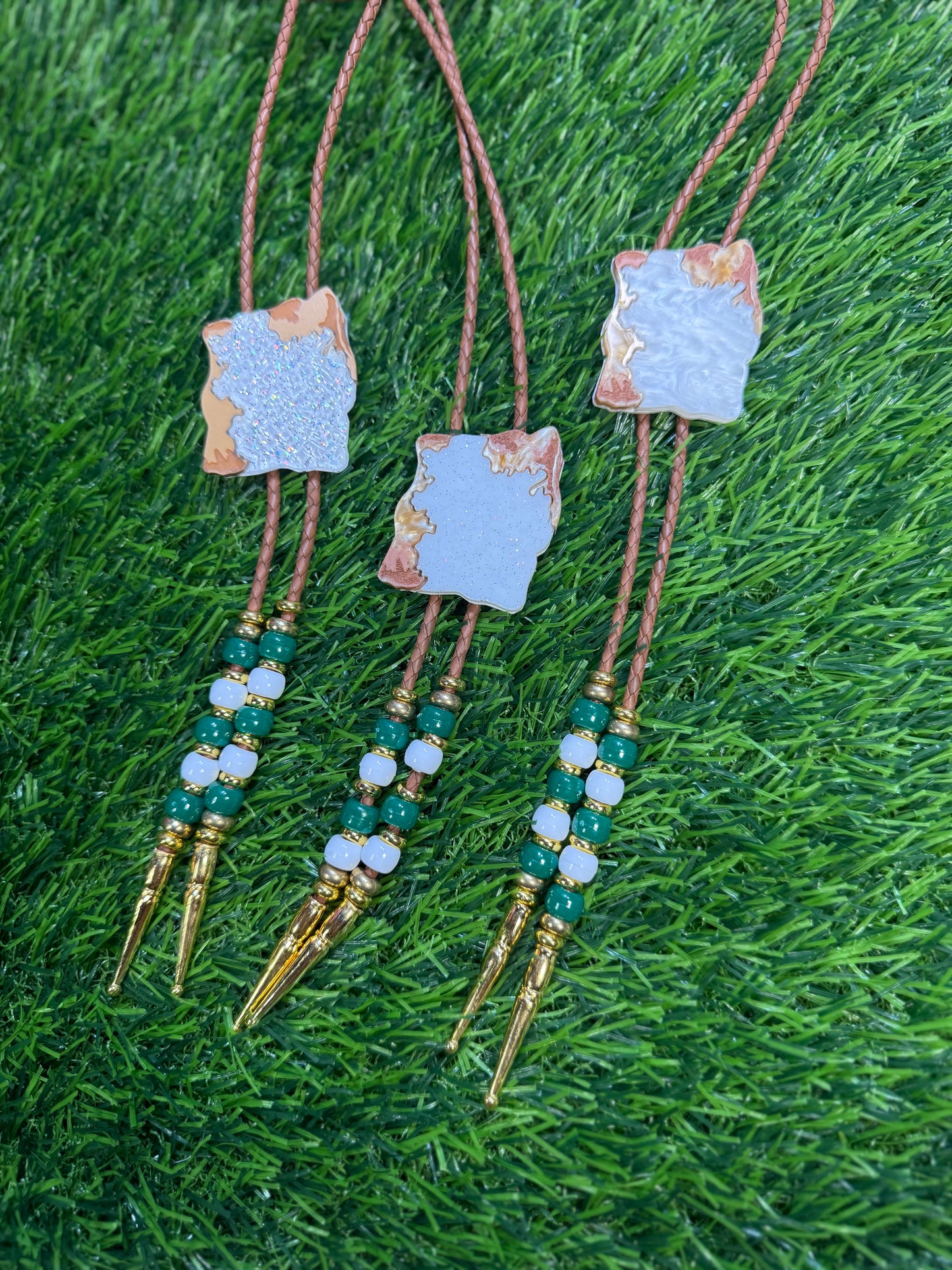 Beignet Bolo Tie - Green Beads