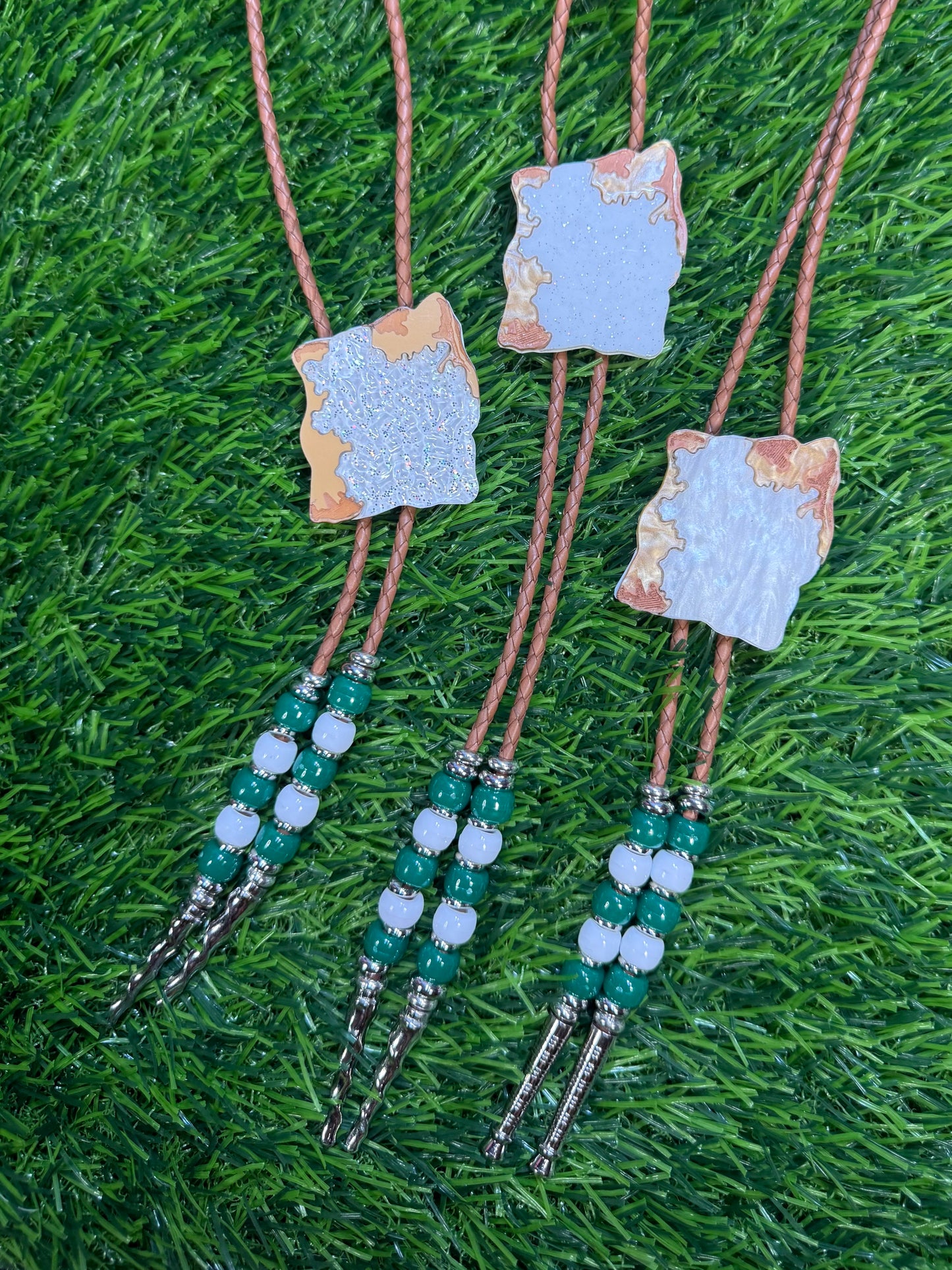 Beignet Bolo Tie - Green Beads