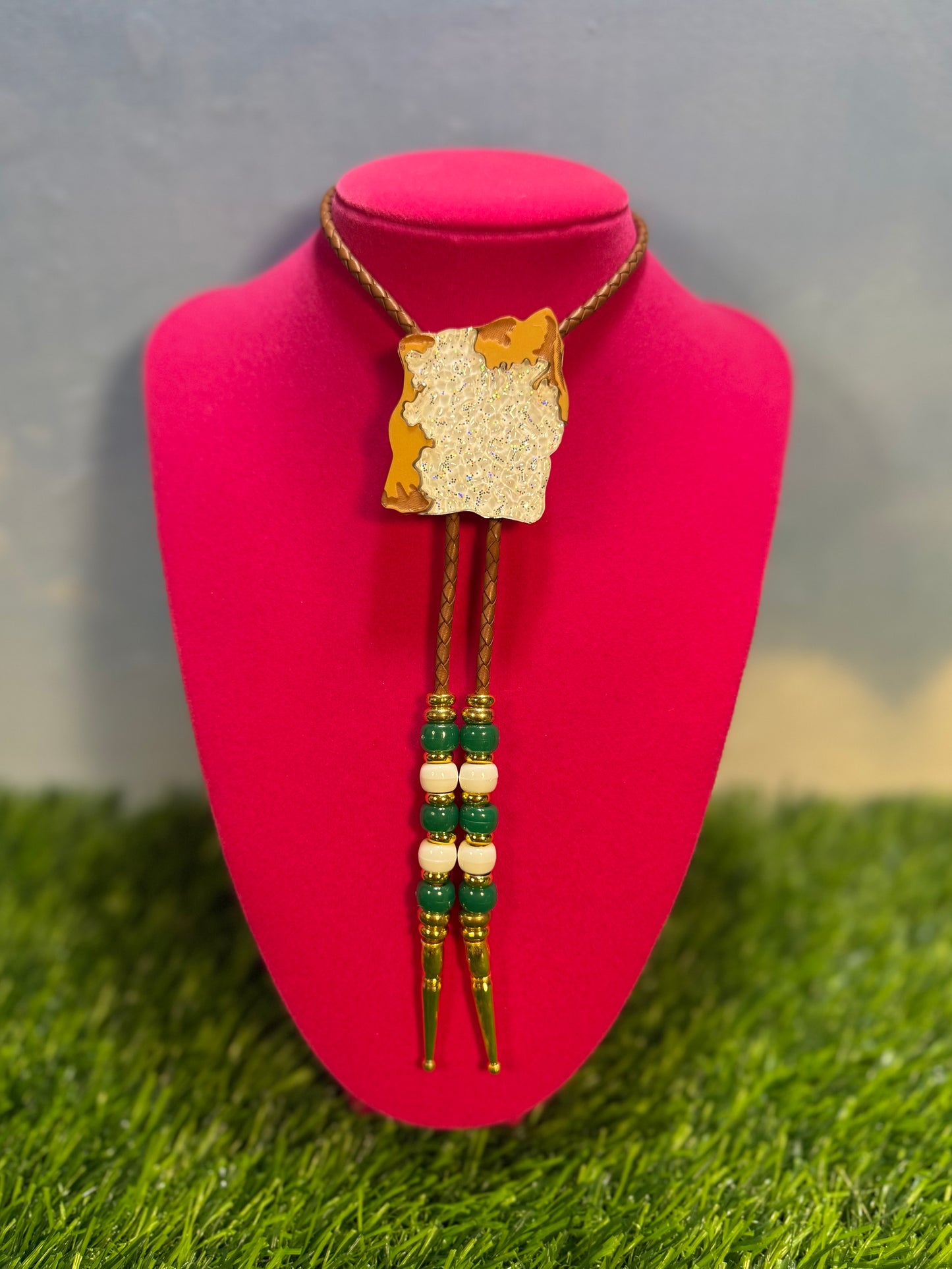 Beignet Bolo Tie - Green Beads