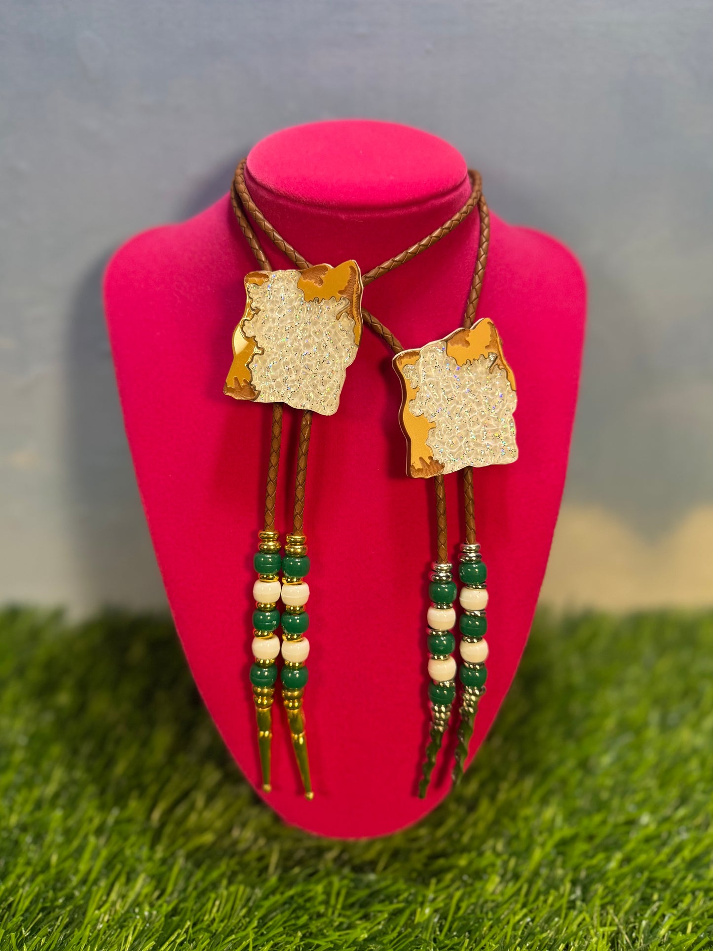 Beignet Bolo Tie - Green Beads