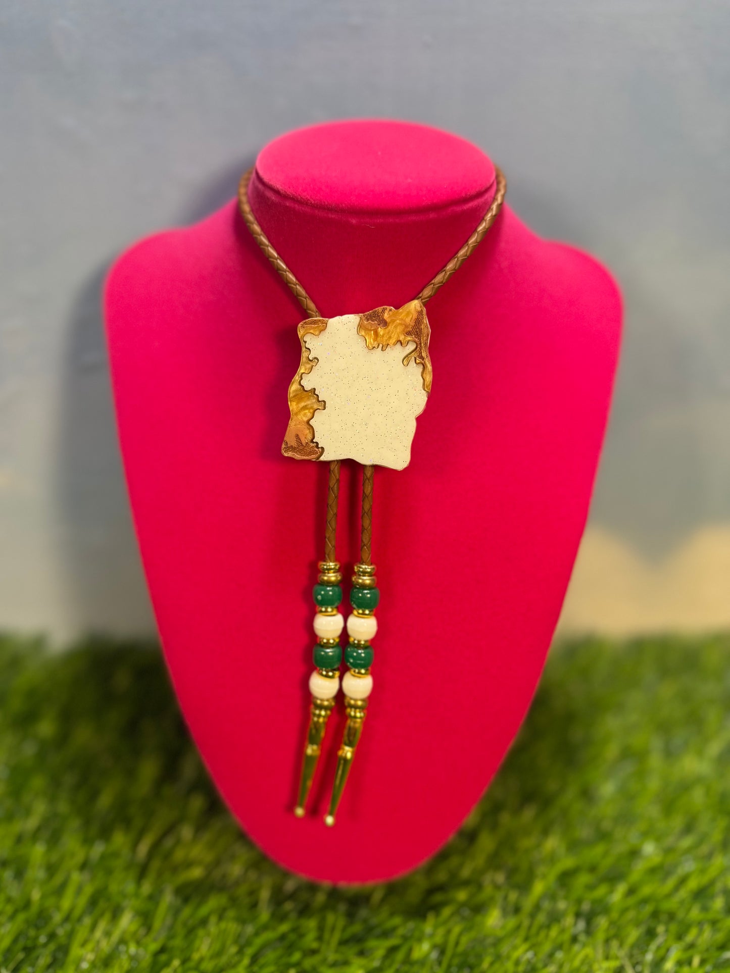 Beignet Bolo Tie - Green Beads