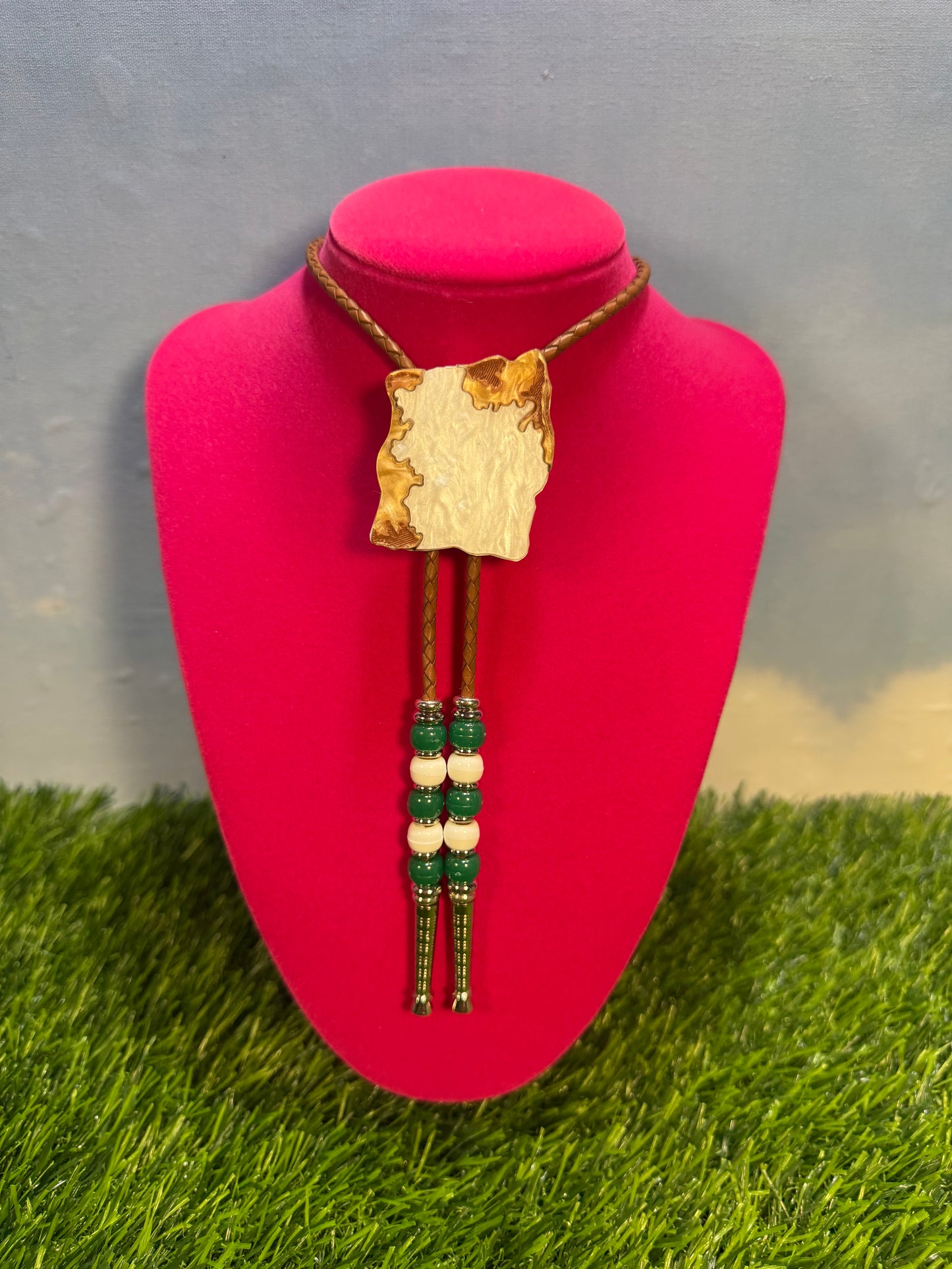 Beignet Bolo Tie - Green Beads