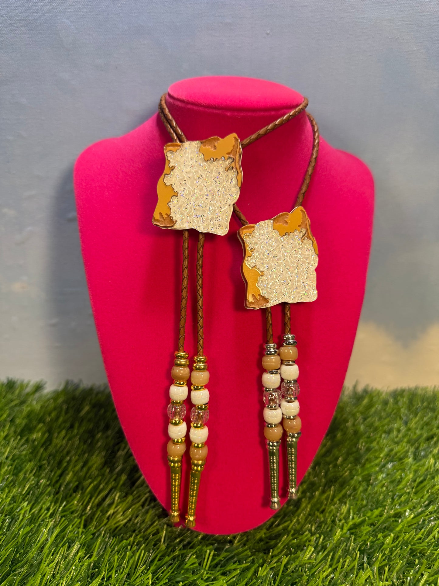 Beignet Bolo Tie - Brown Beads