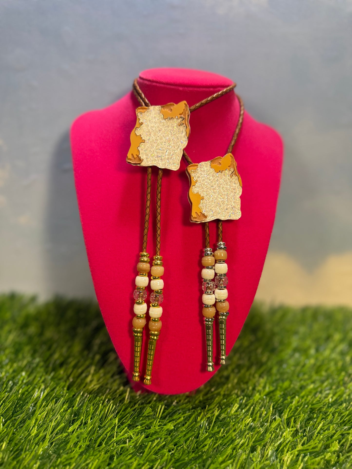 Beignet Bolo Tie - Brown Beads